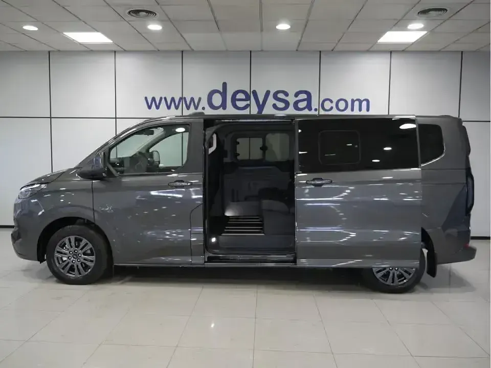 Nuevo Ford Tourneo Titanium 170 CV (125 kW) 2026 Gris Monovolumen