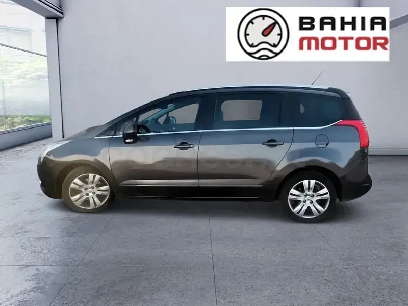 Usado Peugeot 5008 Business-Line 150 CV (110 kW) 2012 Gris / plata Monovolumen