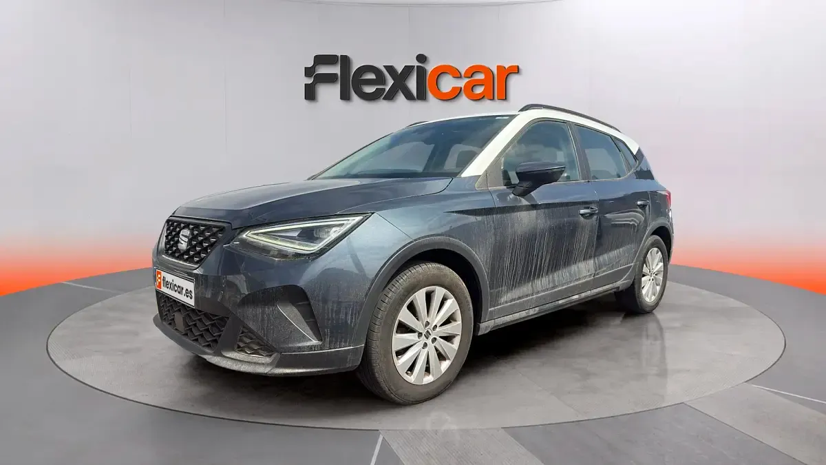 Usado Seat Arona Style 110 CV (80 kW) 2023 Gris SUV