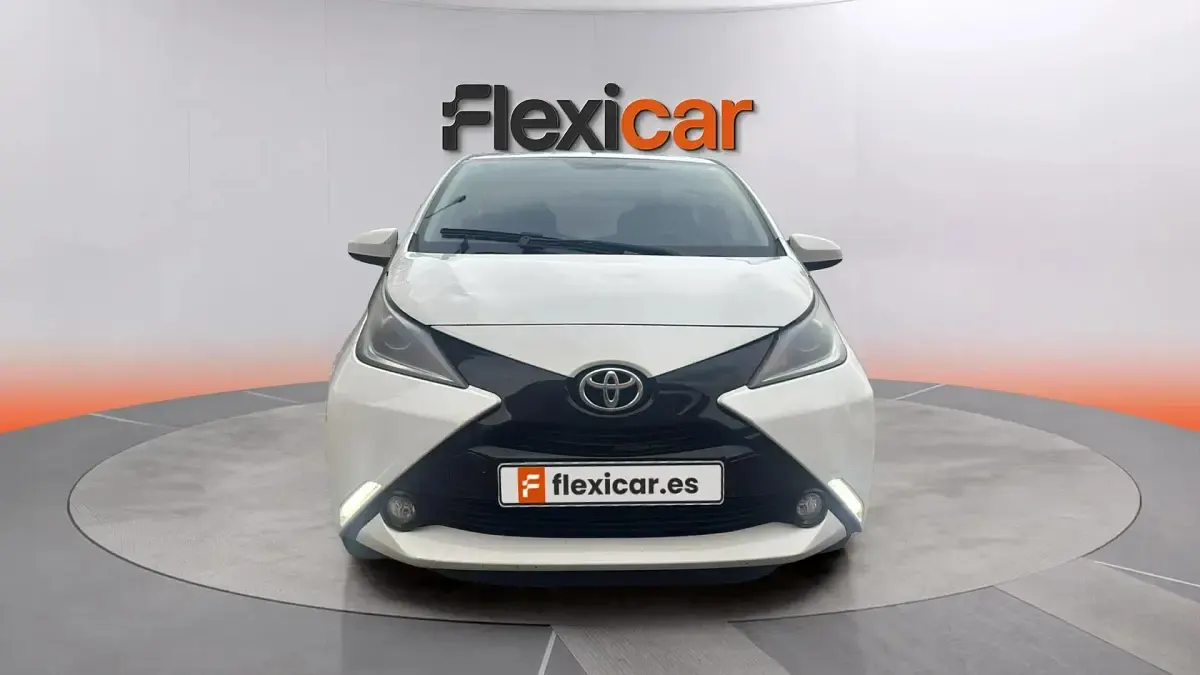 Usado Toyota Aygo X-cite 72 CV (52 kW) 2018 Blanco Utilitario
