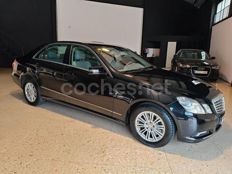 Usado Mercedes E250 Elegance 204 CV (150 kW) 2009 Negro Berlina