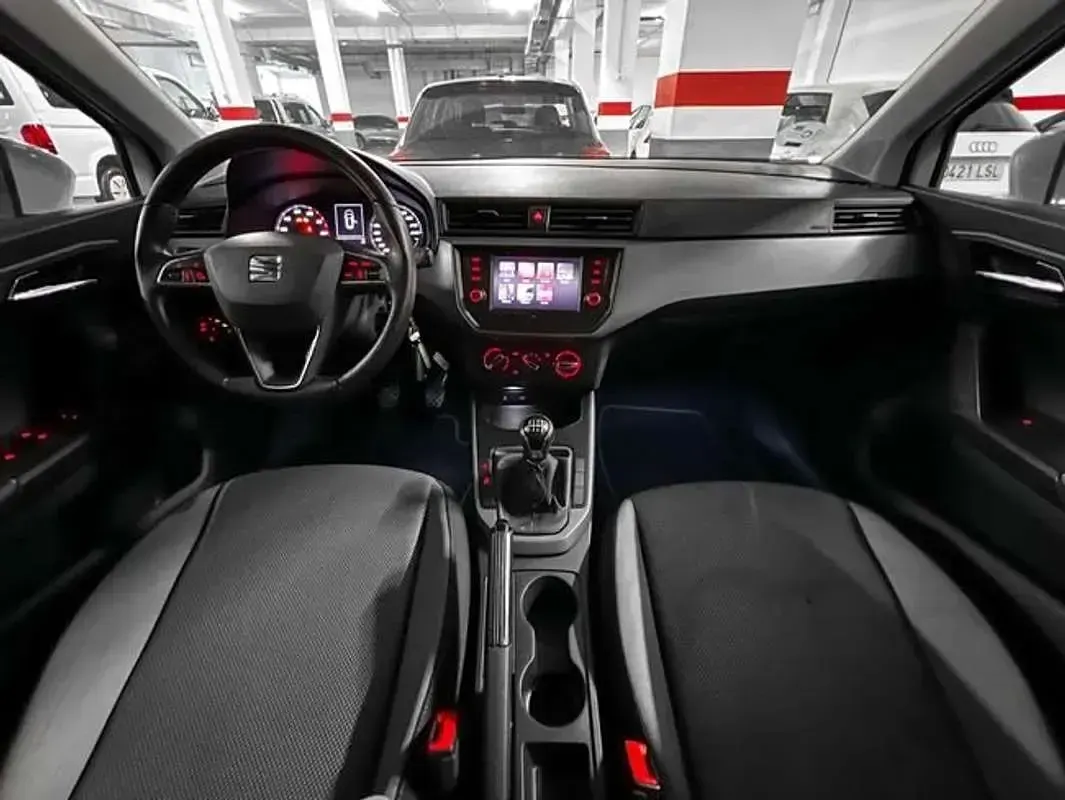 Usado Seat Arona Style 110 CV (80 kW) 2022 Blanco SUV