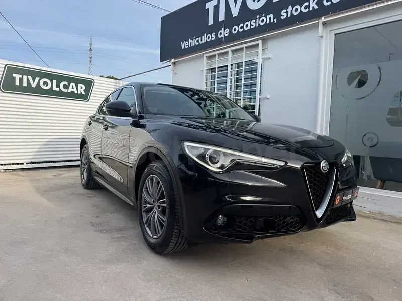 Usado Alfa Romeo Stelvio 180 CV (132 kW) 2018 Negro SUV