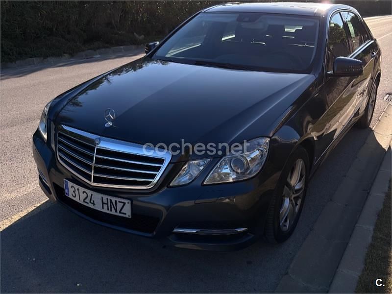 Usado Mercedes E200 Avantgarde 136 CV (100 kW) 2013 Gris / plata Berlina