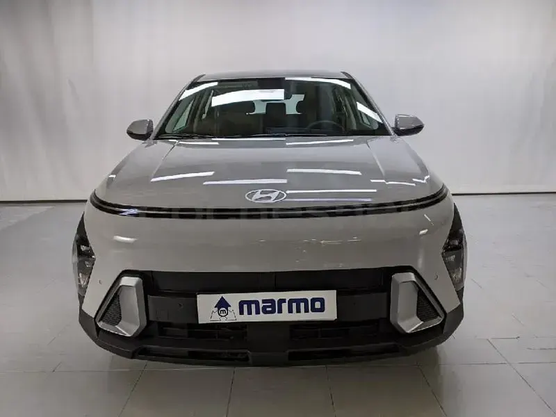 Usado Hyundai Kona 129 CV (94 kW) 2025 Gris / plata SUV