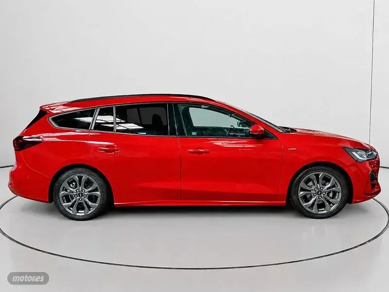 Usado Ford Focus ST-Line 125 CV (91 kW) 2024 Rojo Familiar