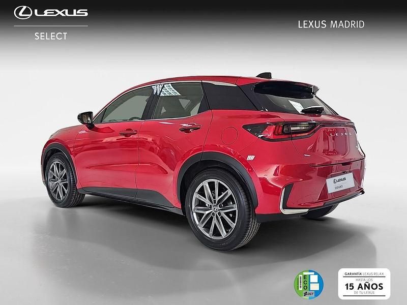Usado Lexus LBX 136 CV (100 kW) 2025 Rojo SUV