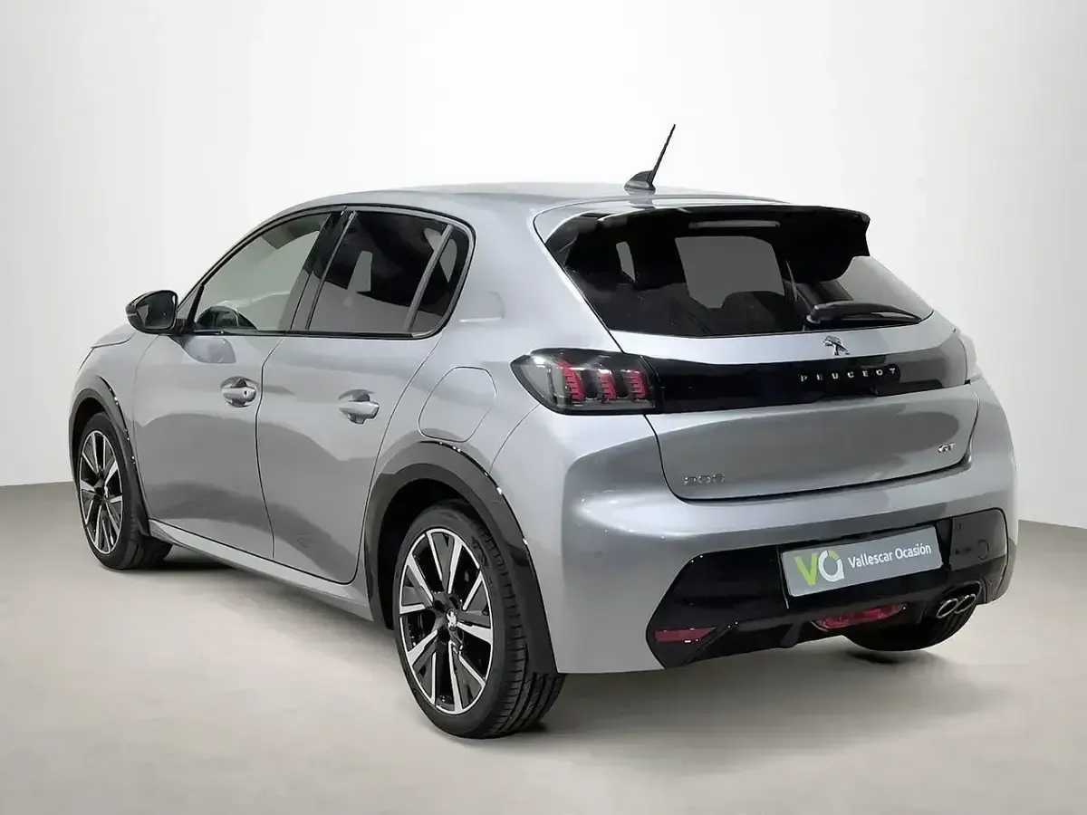 Usado Peugeot 208 GT 101 CV (74 kW) 2024 Gris Utilitario