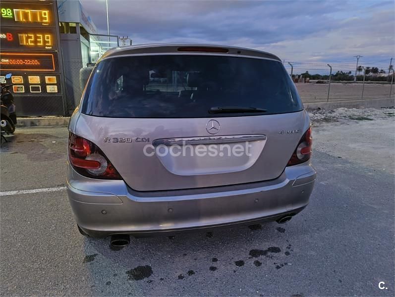 Usado Mercedes R320 224 CV (164 kW) 2007 Beige Monovolumen