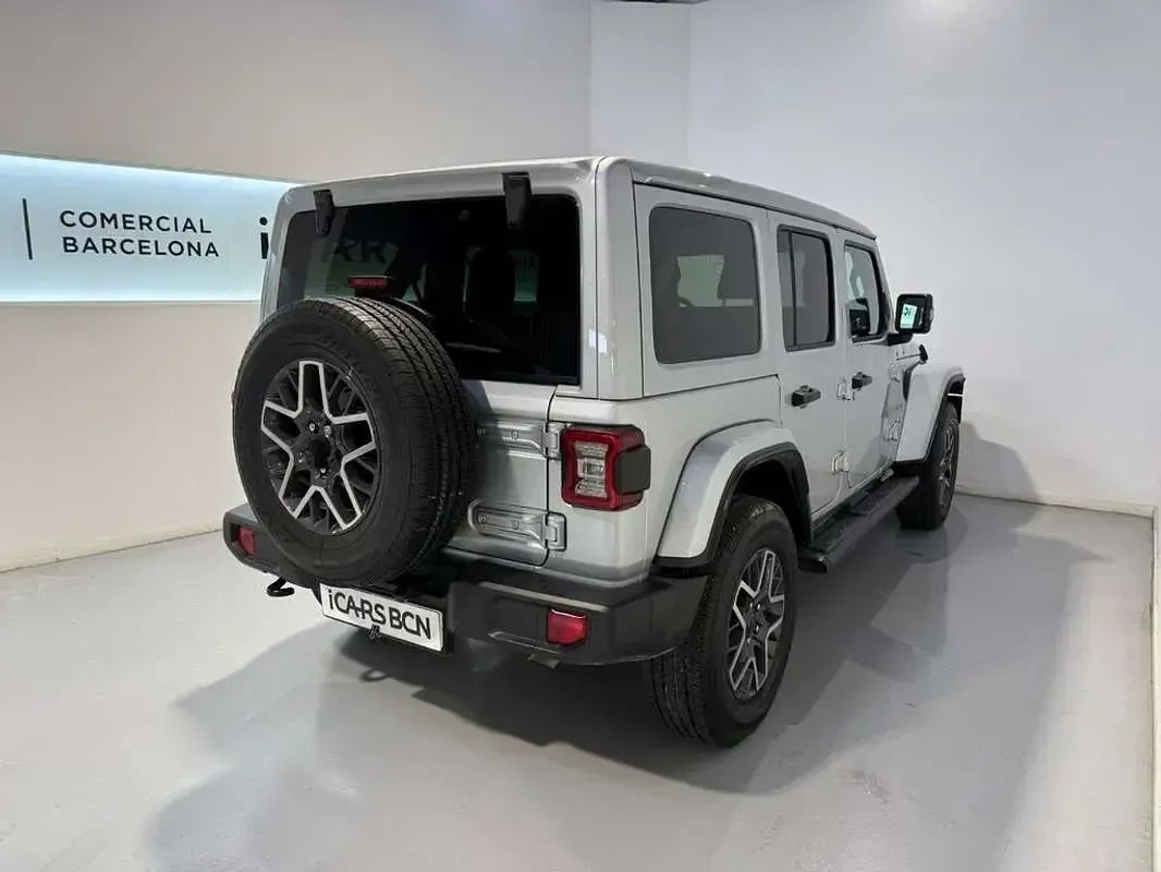 Usado Jeep Wrangler Unlimited Sahara 272 CV (200 kW) 2024 Gris SUV