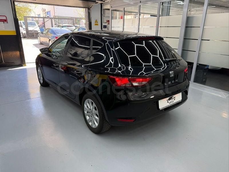Käytetty Seat Leon I-Tech 105 HP (77 kW) 2013 Musta Sedan