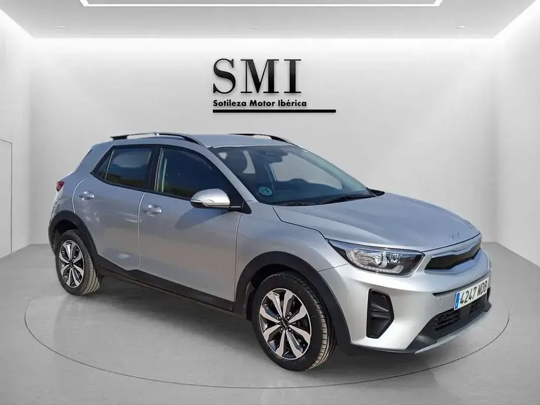 Usado Kia Stonic 84 CV (61 kW) 2022 Gris SUV