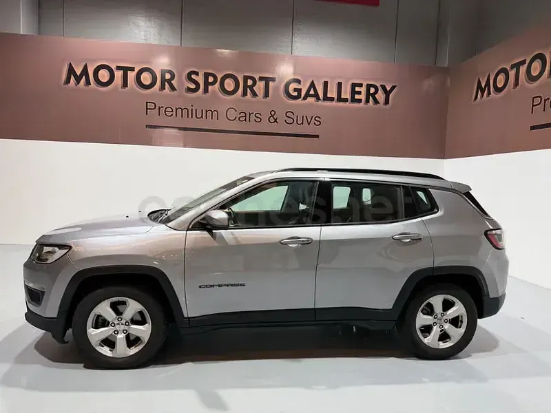 Usado Jeep Compass Longitude 120 CV (88 kW) 2020 Gris / plata SUV