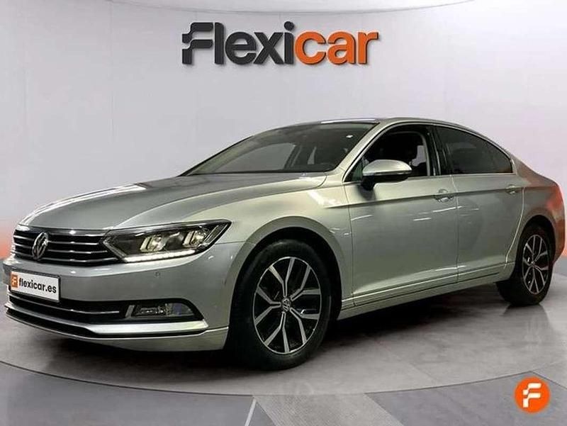 Usado VW Passat Advance 150 CV (110 kW) 2019 Gris Familiar