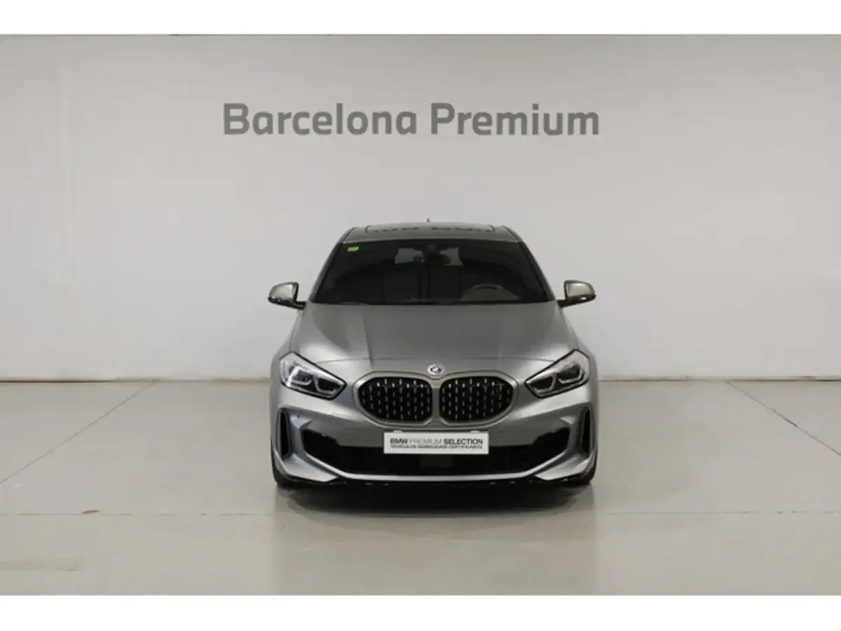Usado BMW M135 Comfort Edition 306 CV (225 kW) 2022 Gris Utilitario
