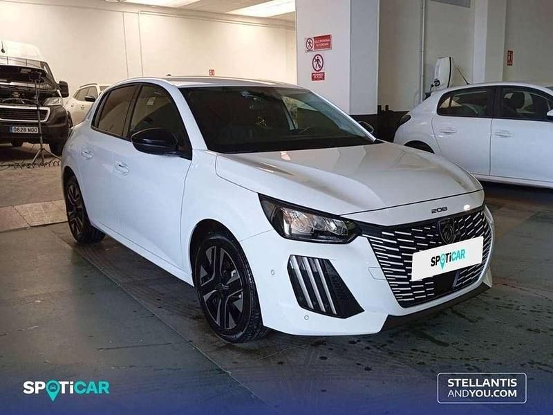 Usado Peugeot 208 Allure 111 CV (81 kW) 2025 Blanco Utilitario
