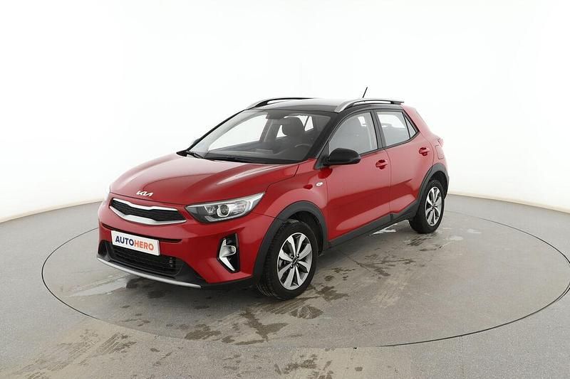 Usado Kia Stonic 101 HP (74 kW) 2023 Vermelho SUV