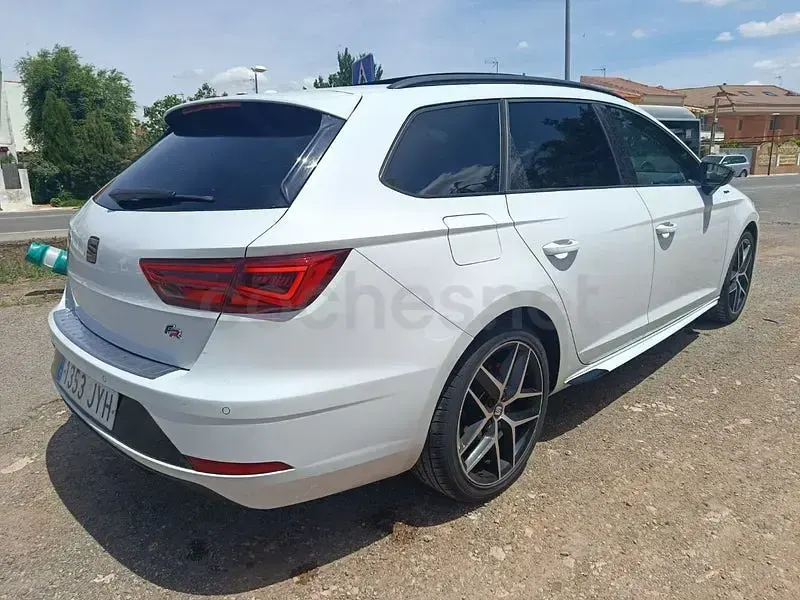 Usado Seat Leon FR 150 CV (110 kW) 2017 Blanco Familiar
