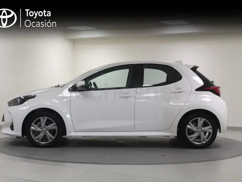 Usado Toyota Yaris Hybrid Active 116 CV (85 kW) 2025 Blanco Berlina