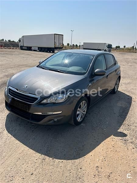 Usado Peugeot 308 Active 130 CV (95 kW) 2016 Gris / plata Berlina