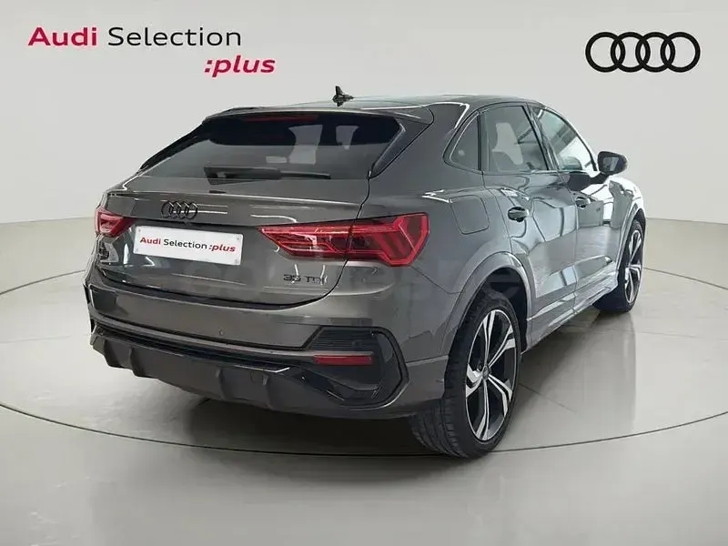 Usado Audi Q3 Sportback Ambiente 150 CV (110 kW) 2025 Gris / plata SUV