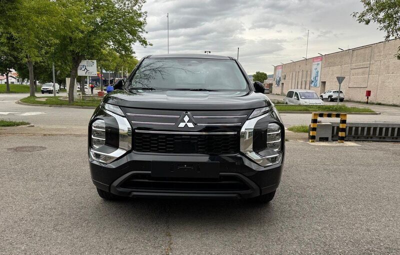 Nuevo Mitsubishi Outlander P-HEV Motion 306 CV (225 kW) 2025 Negro