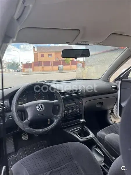 Usado VW Passat Comfortline 110 CV (80 kW) 1998 Gris / plata Familiar