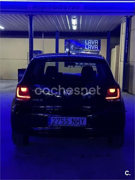 Usado VW Polo Advance 70 CV (51 kW) 2012 Negro Utilitario