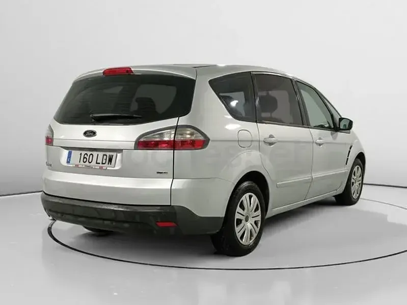 Usado Ford S-MAX Trend 140 CV (102 kW) 2009 Gris / plata Monovolumen