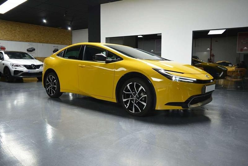 Usado Toyota Prius Executive 220 CV (161 kW) 2023 Amarillo Utilitario