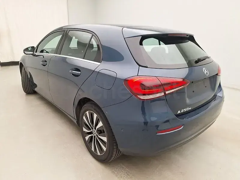 Usado Mercedes A250 218 CV (160 kW) 2022 Azul Berlina