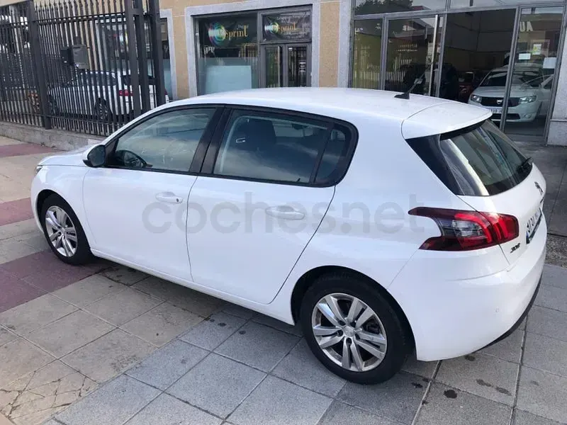 Usado Peugeot 308 Style 130 CV (95 kW) 2018 Blanco Berlina