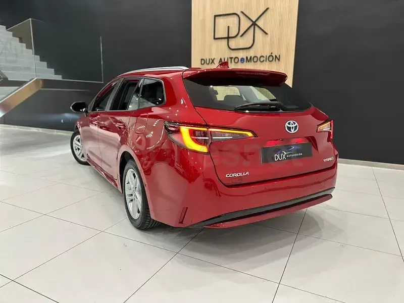 Usado Toyota Corolla Active 122 CV (89 kW) 2020 Rojo Familiar
