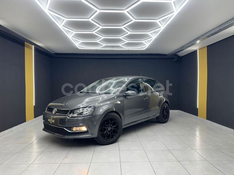 Gris / plata Usado 2015 VW Polo Advance Berlina | 9990 € (Precio justo) - Imagen 1/4