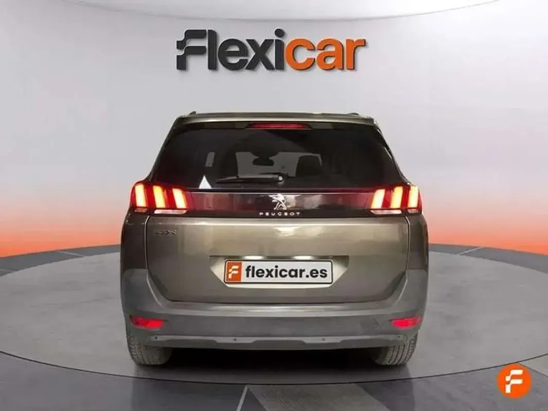 Usado Peugeot 5008 Active 120 CV (88 kW) 2017 Gris SUV