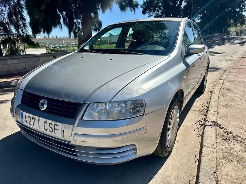 Usado Fiat Stilo 115 CV (84 kW) 2004 Gris / plata Berlina