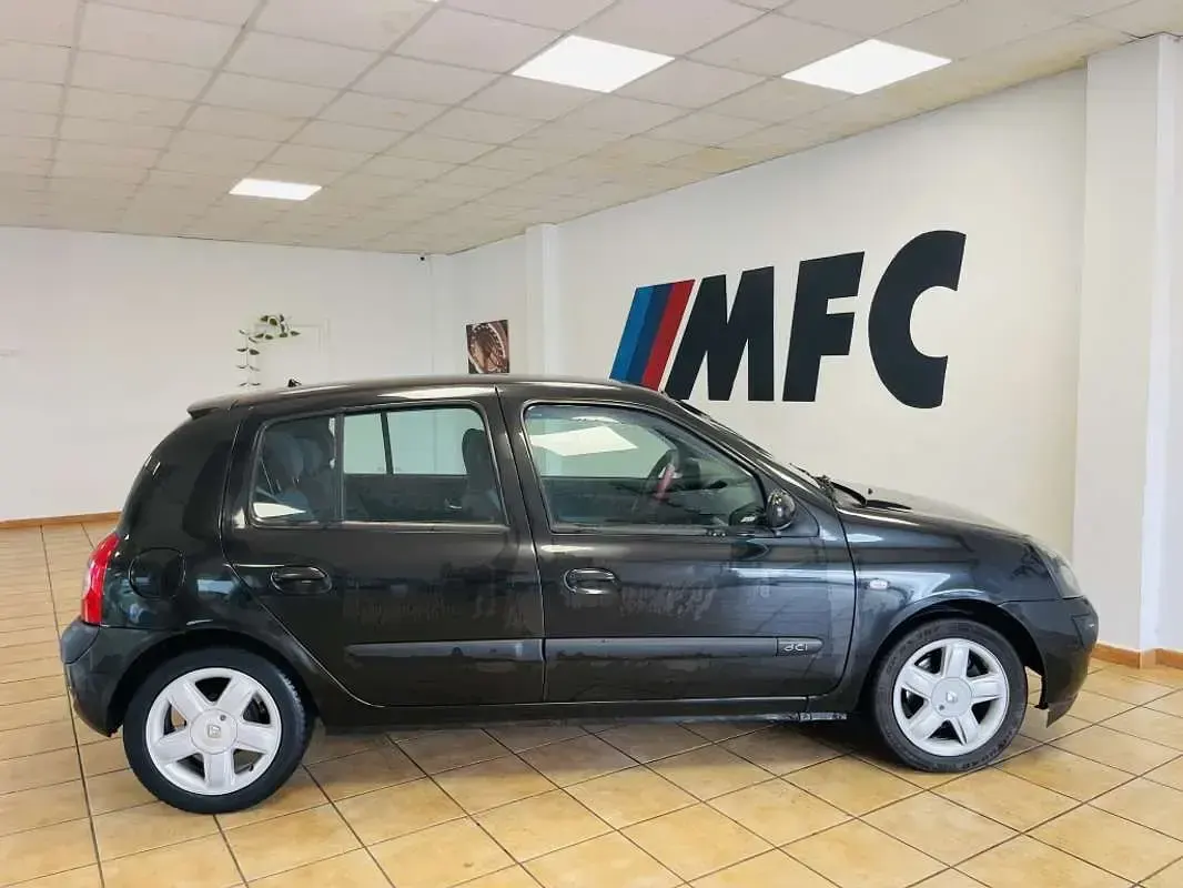 Usado Renault Clio 64 CV (47 kW) 2003 Negro Utilitario