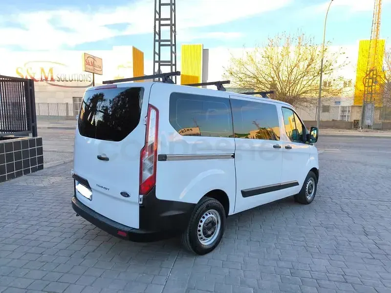 Usado Ford 300 Titanium 125 CV (91 kW) 2015 Blanco Monovolumen