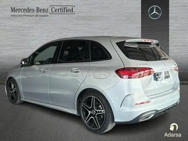 Usado Mercedes B200 150 CV (110 kW) 2025 Gris / plata Utilitario