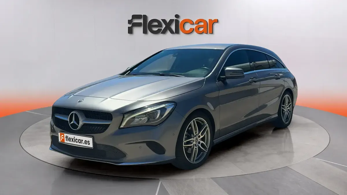 Usado Mercedes CLA180 Shooting Brake 136 CV (100 kW) 2019 Gris Familiar