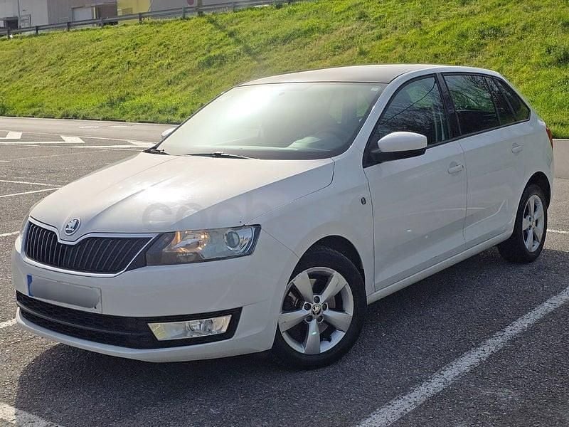 Usado Skoda 105 Active 105 HP (77 kW) 2013 Branco Sedan