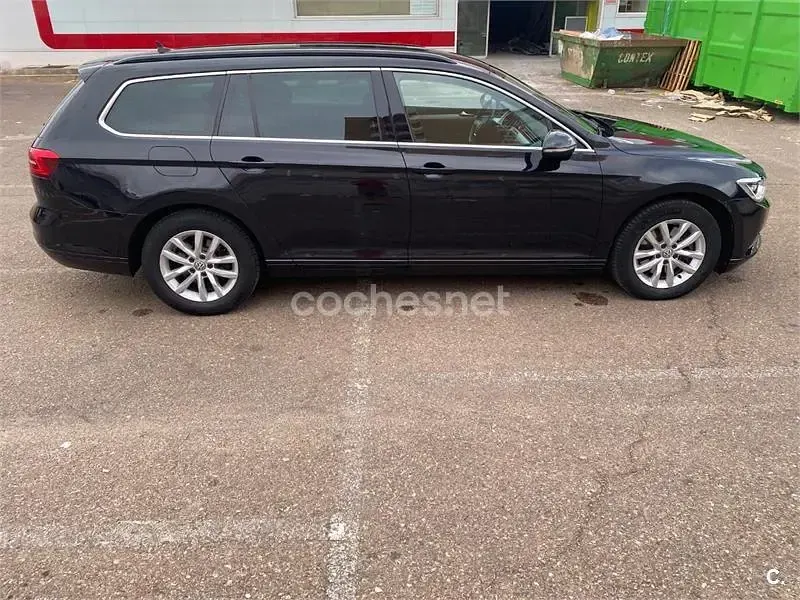 Usado VW Passat Advance 120 CV (88 kW) 2018 Negro Familiar