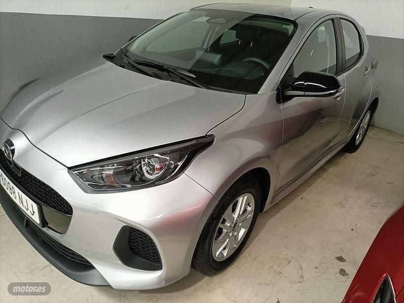 Nuevo Mazda 2 Center-Line 116 CV (85 kW) 2025 Gris / plateado Berlina