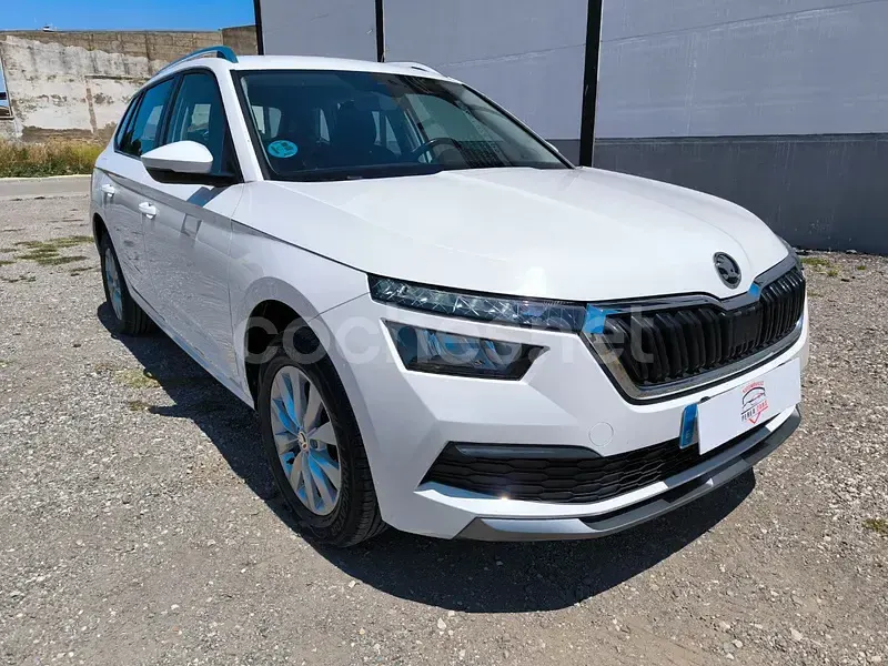 Usado Skoda Kamiq Ambition 110 CV (80 kW) 2021 Blanco SUV