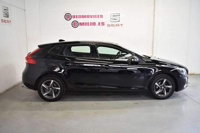 Usado Volvo V40 Momentum 120 CV (88 kW) 2016 Negro Familiar