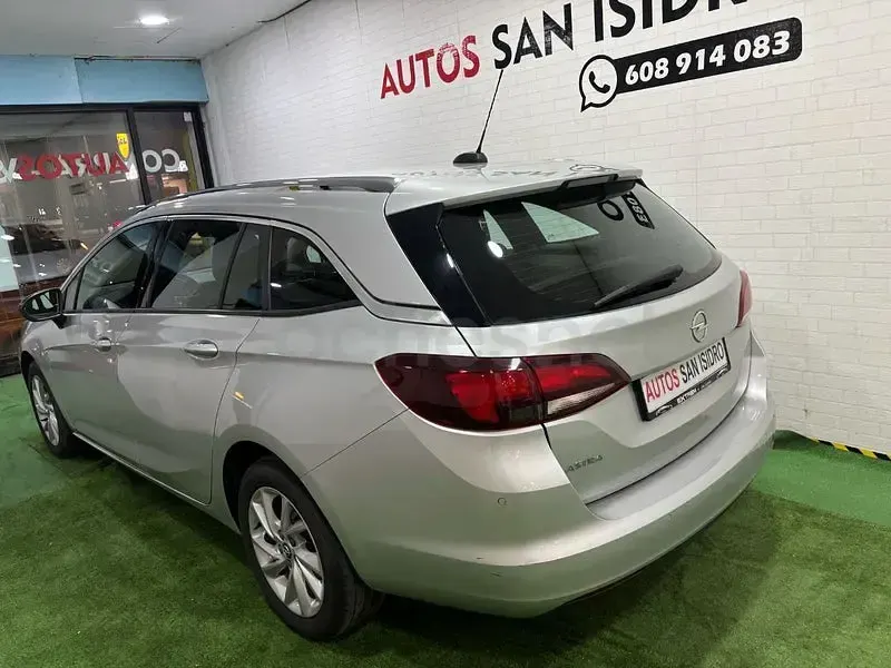 Usado Opel Astra GS Line 122 CV (89 kW) 2021 Gris / plata Familiar
