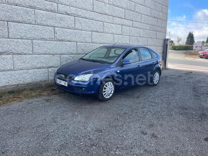 Usado Ford Focus Ghia 115 CV (84 kW) 2006 Azul Berlina
