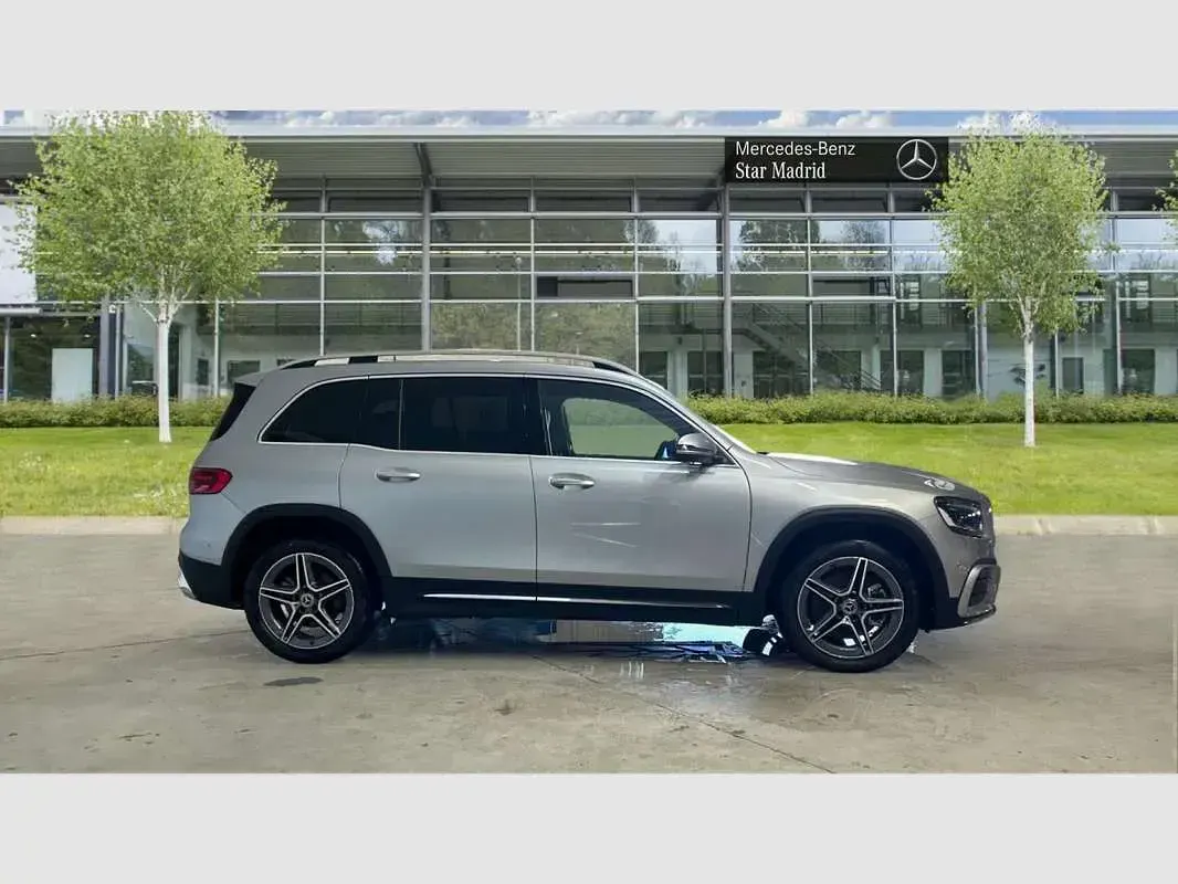 Usado Mercedes GLB220 190 CV (139 kW) 2026 Plateado SUV