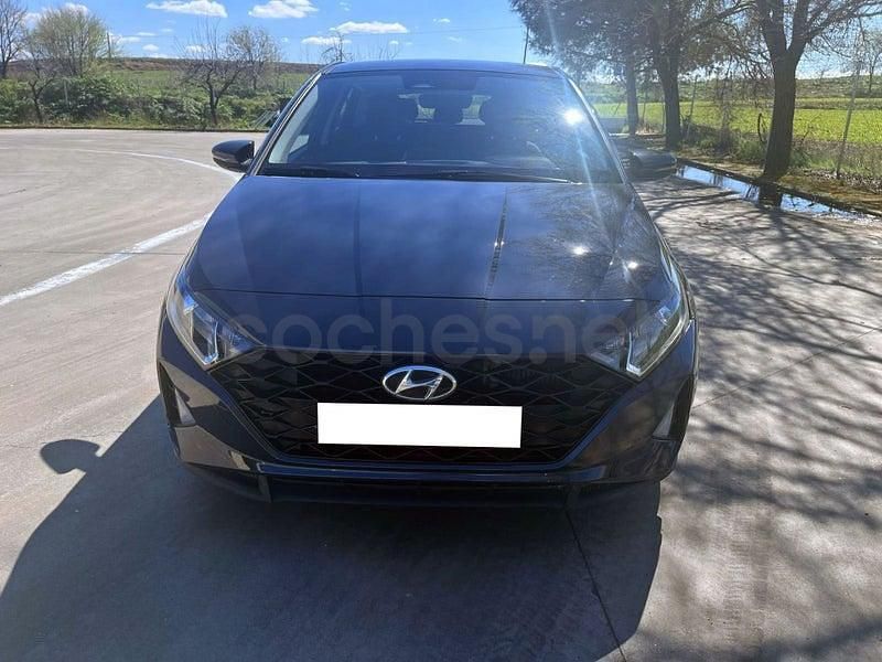 Usado Hyundai i20 100 CV (73 kW) 2021 Gris / plata Utilitario
