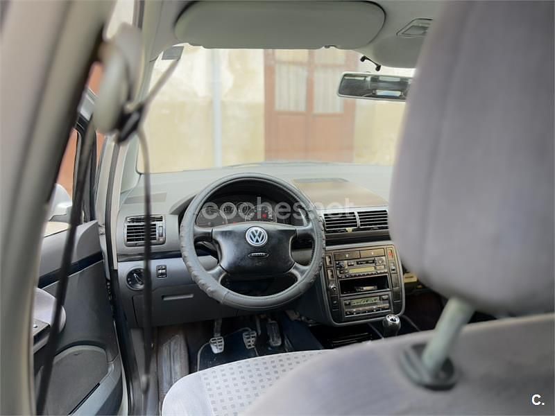 Gris / plata Usado 2002 VW Sharan Comfortline Monovolumen | 3500 € - Imagen 1/4